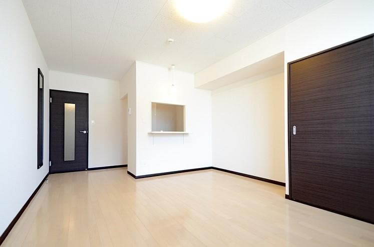 Preview interior of LEONEXT Marlon Nibankan