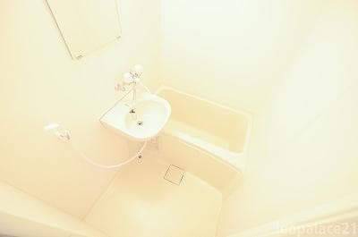Room image 9