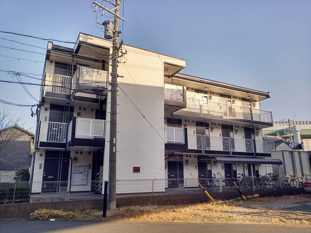 Main exterior of leopalace Metro Roku Bancho