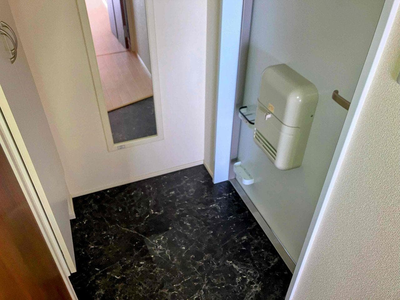 Room image 12
