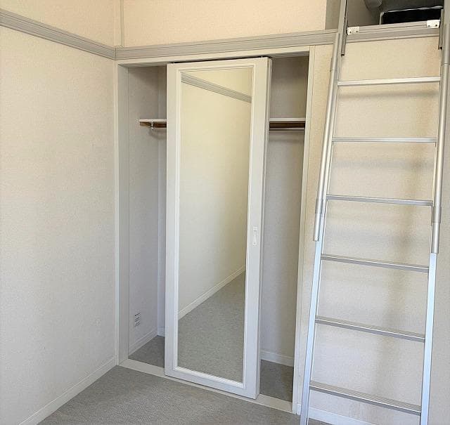 Room image 8