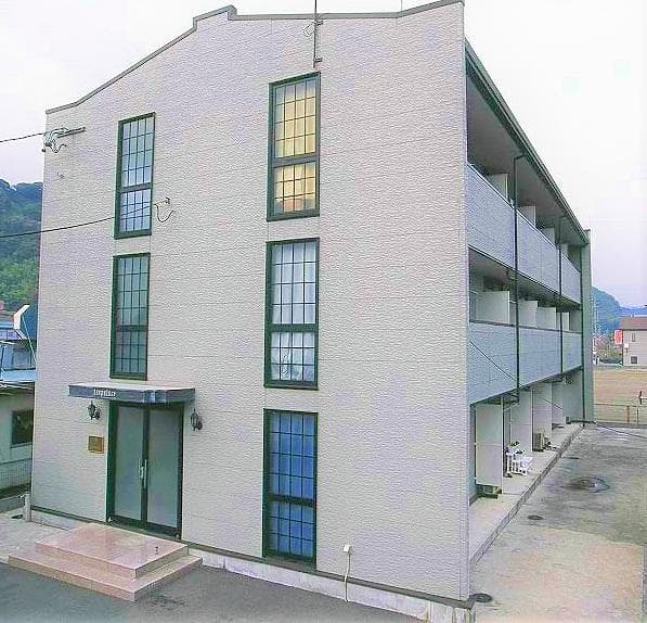Main exterior of leopalace SUGIYAMA