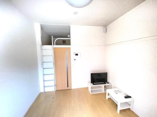 Room image 13