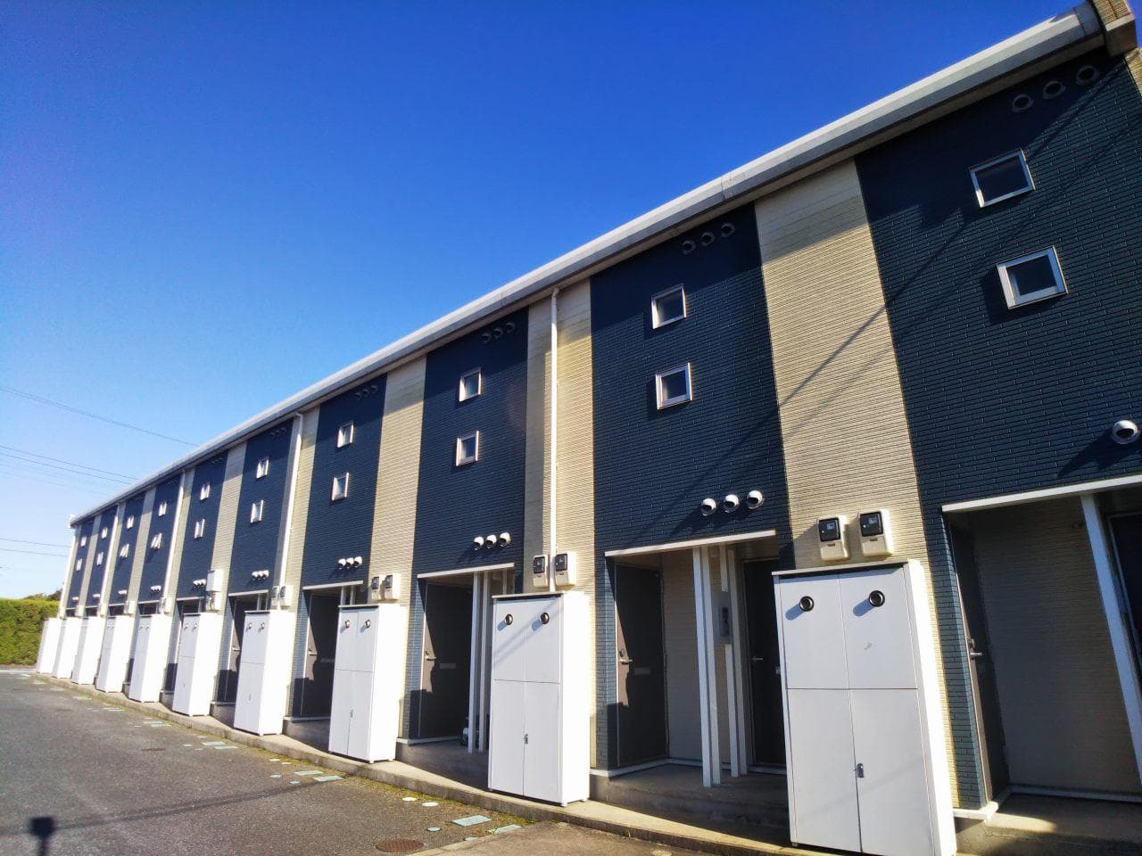 Main exterior of LEONEXT Mandarin V