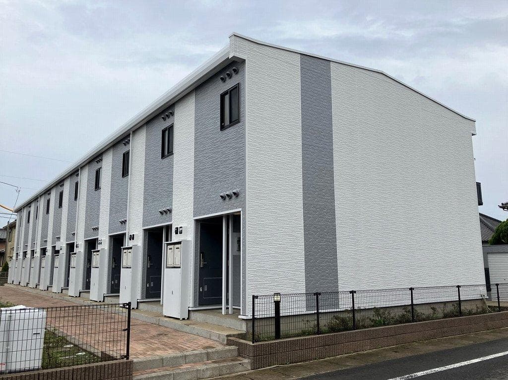 Main exterior of leopalace Warihori