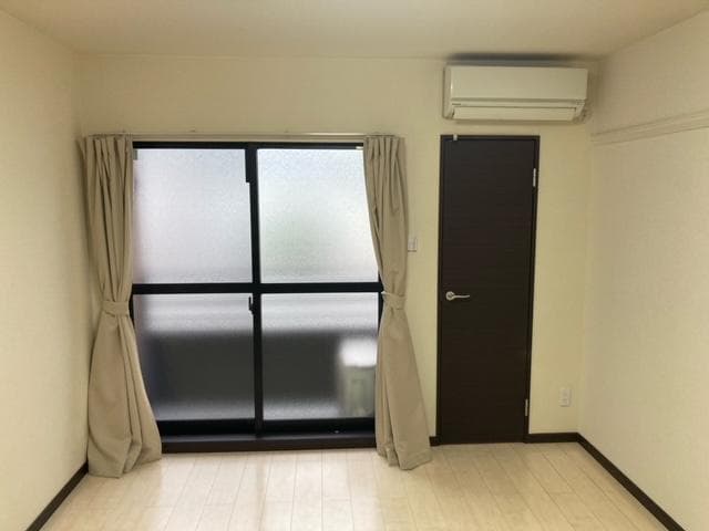 Room image 16