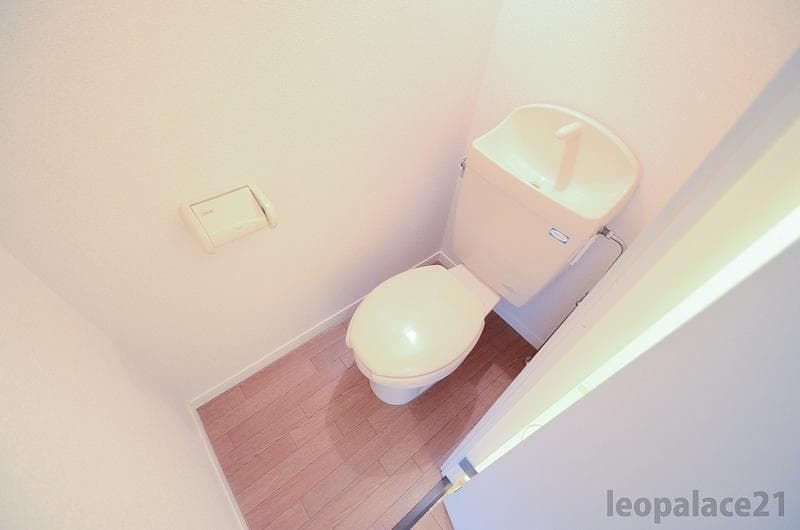 Room image 9