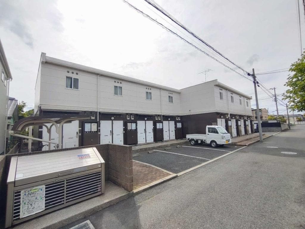 Main exterior of leopalace Maruyama II