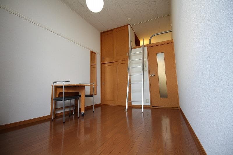 Room image 16