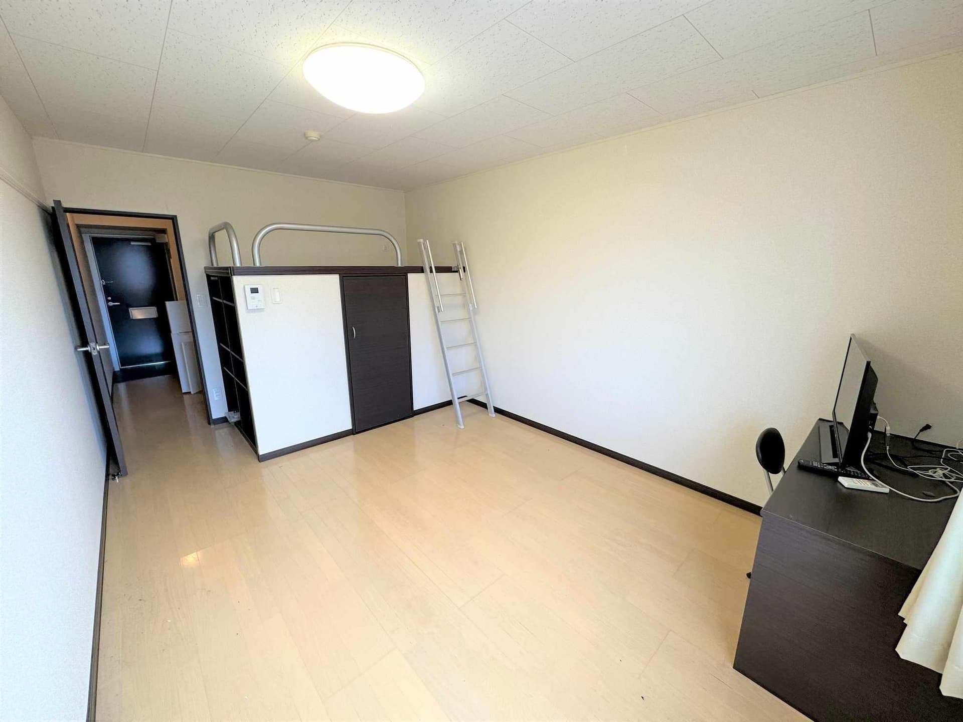 Room image 11