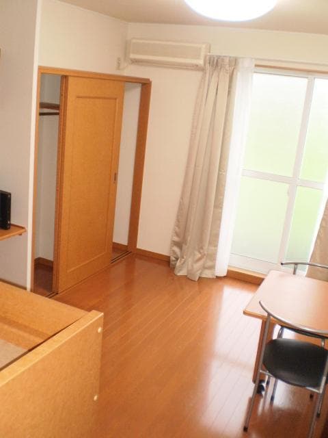 Room image 10