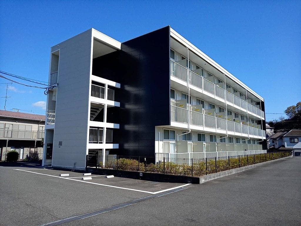 Main exterior of leopalace North Village