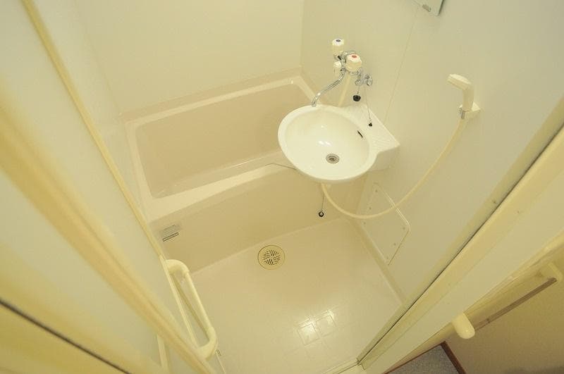 Room image 8