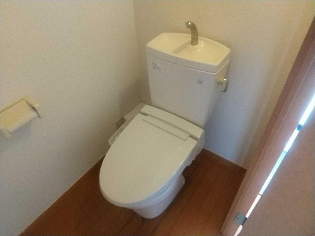 Room image 8