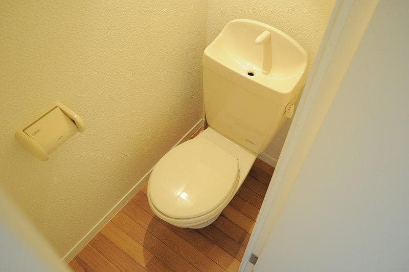 Room image 8