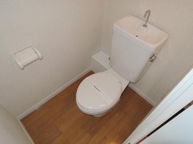 Room image 10
