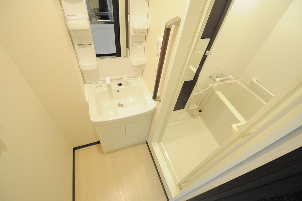 Room image 8