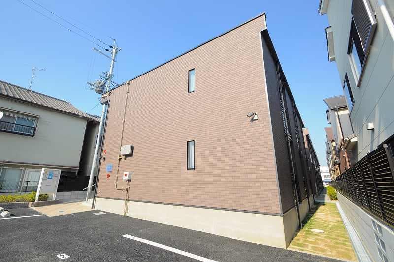 Main exterior of LEONEXT Wing Katayama