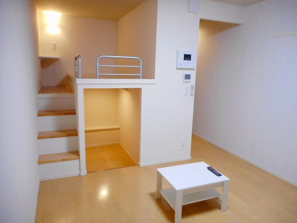 Room image 8