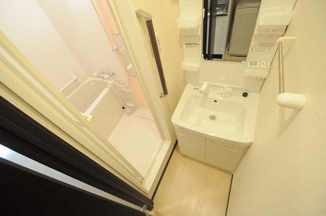 Room image 15
