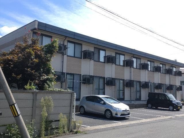 Main exterior of leopalace Cinquieme Shimojyo