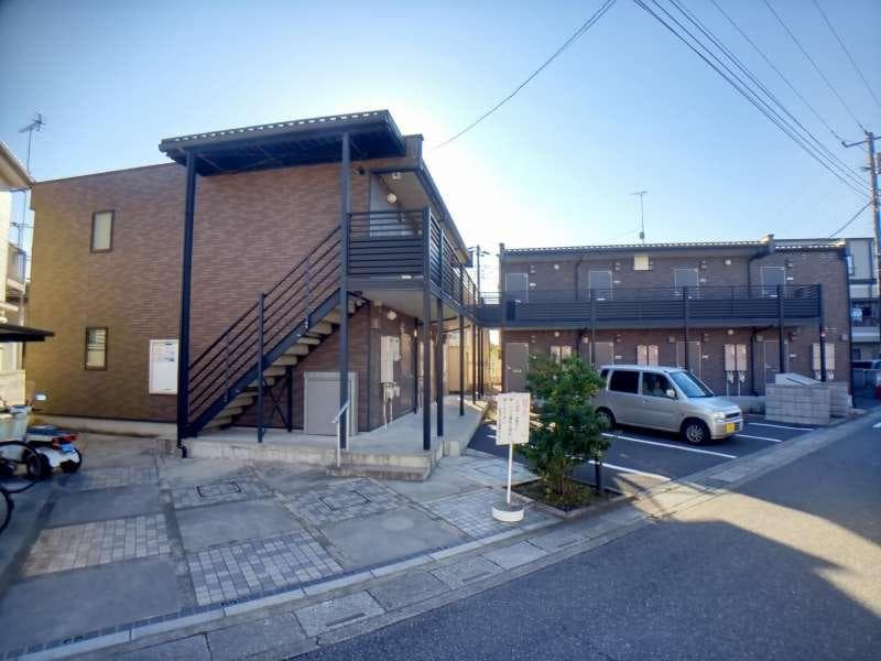 Main exterior of LEONEXT Elvita