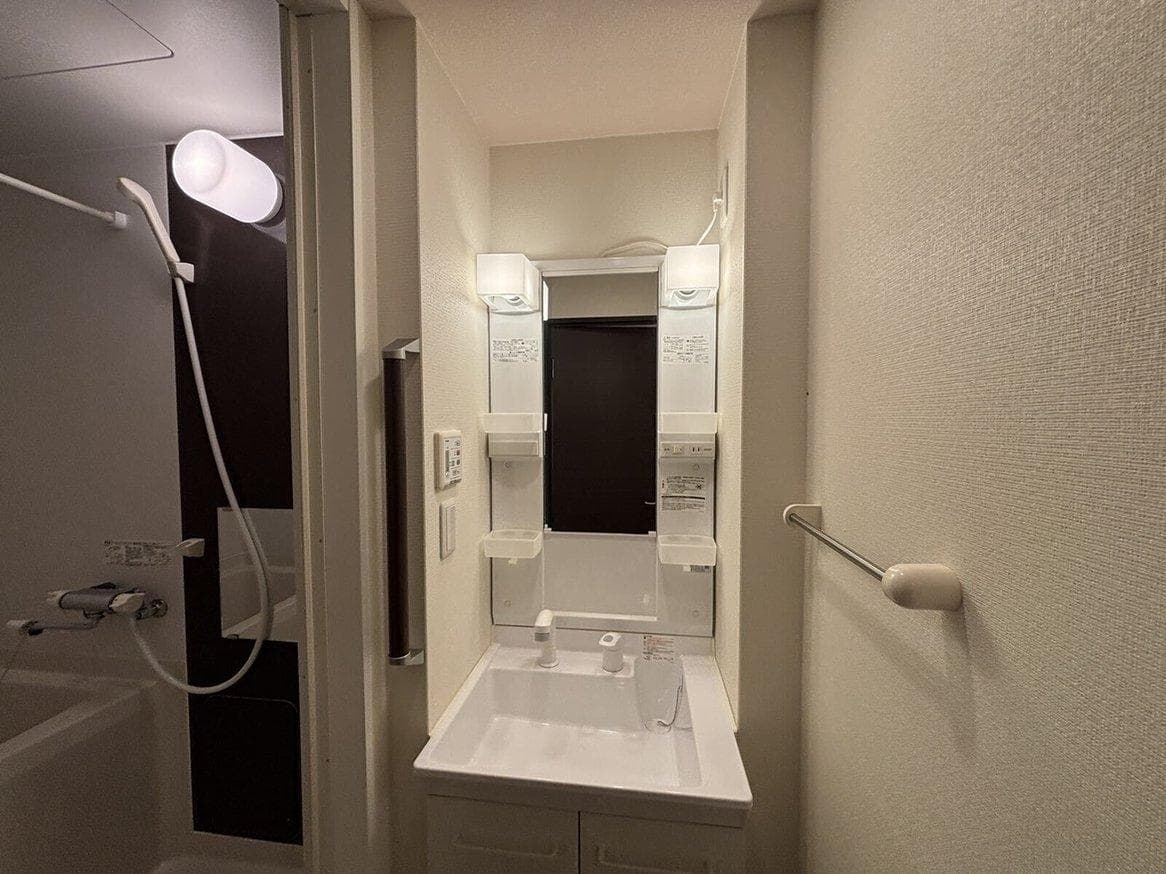 Room image 8