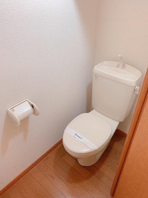 Room image 9