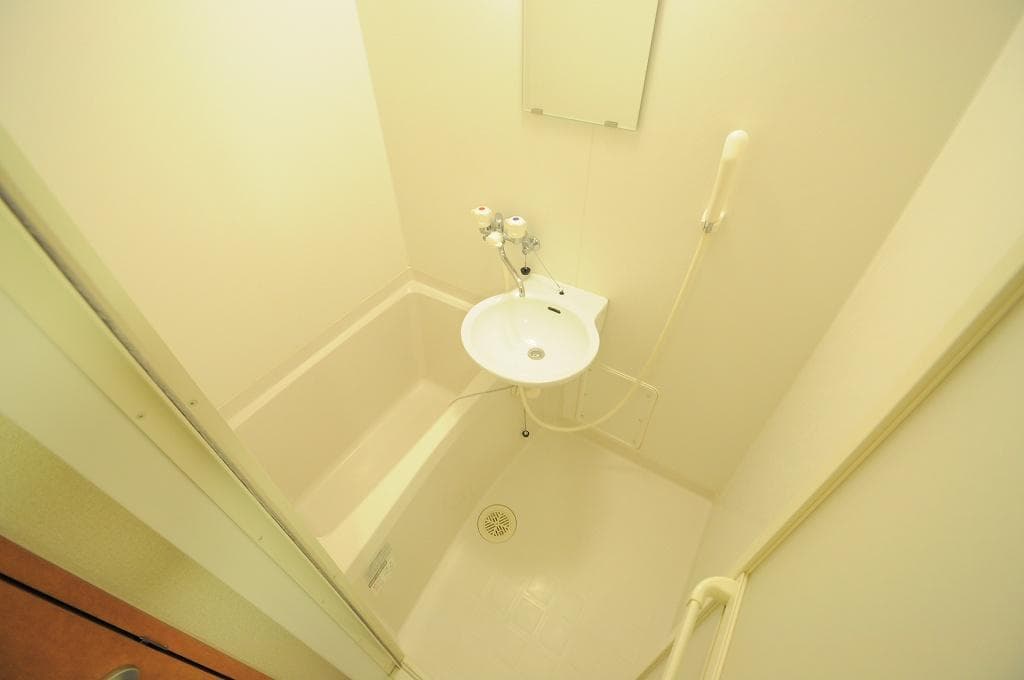 Room image 8