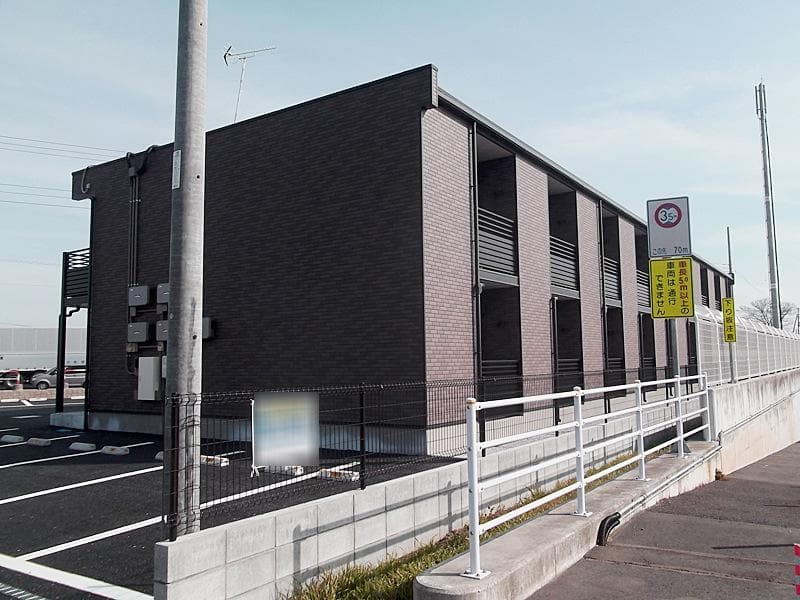 Main exterior of LEONEXT Lintor