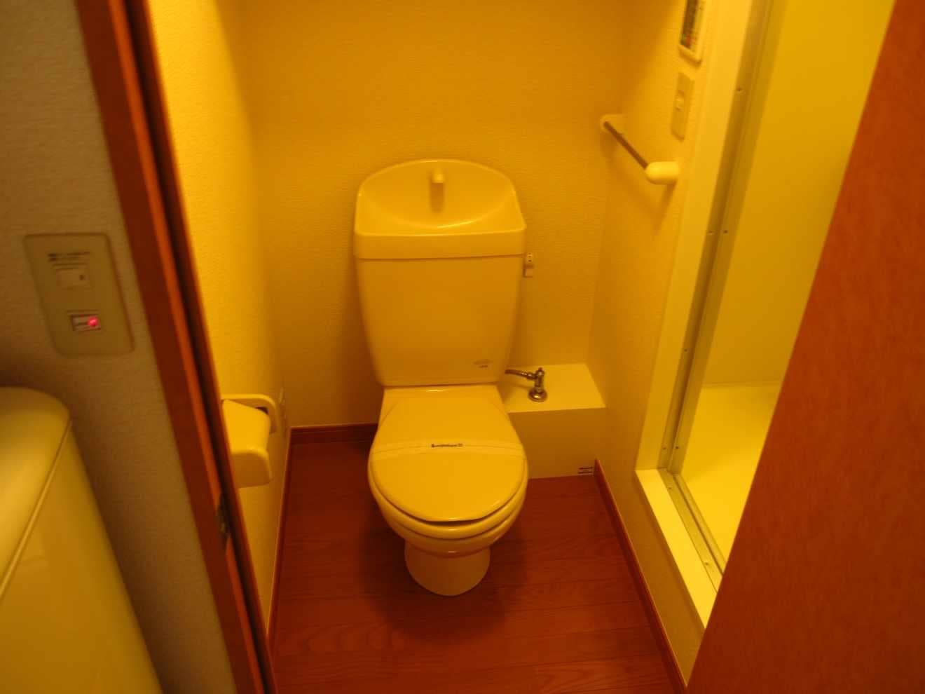 Room image 8