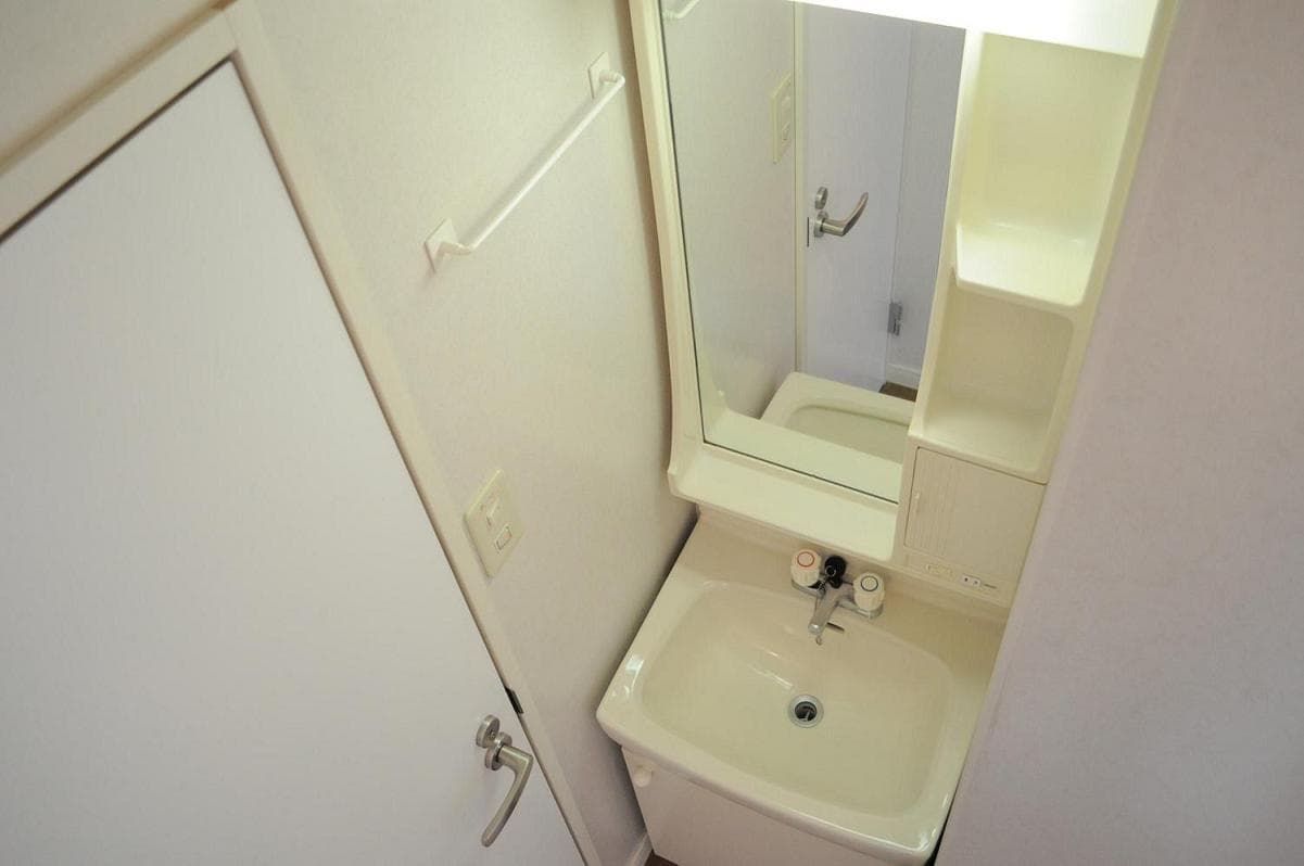 Room image 8