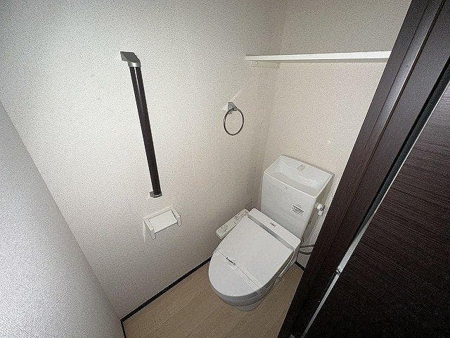 Room image 16