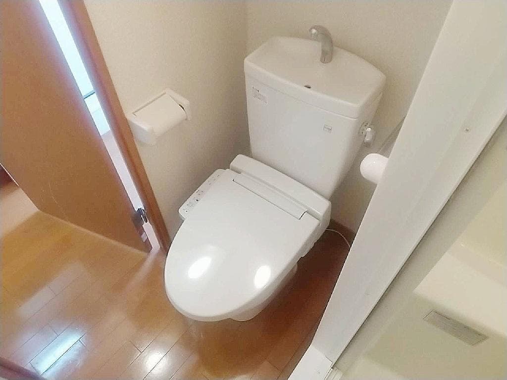 Room image 8