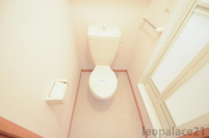 Room image 8