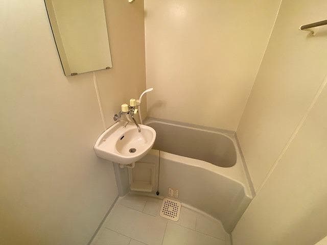Room image 12