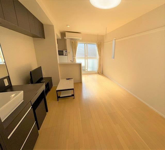 Preview interior of LEONEXT Corina