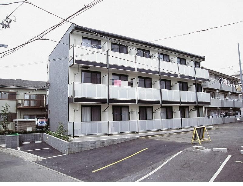 Main exterior of leopalace Demeure III