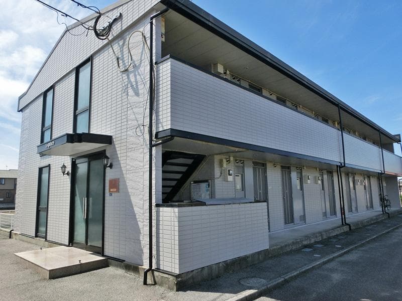Main exterior of leopalace Chuo