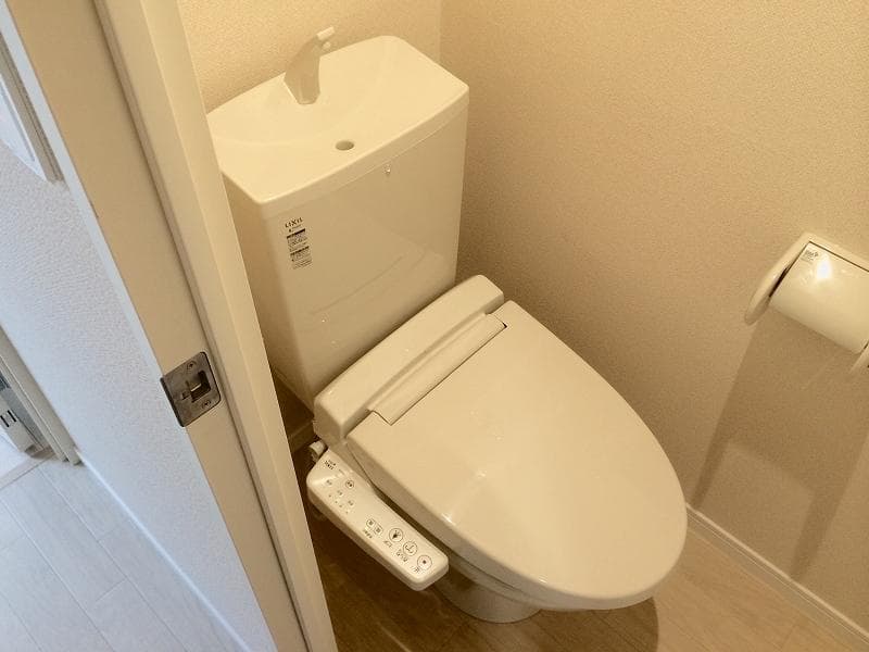 Room image 15
