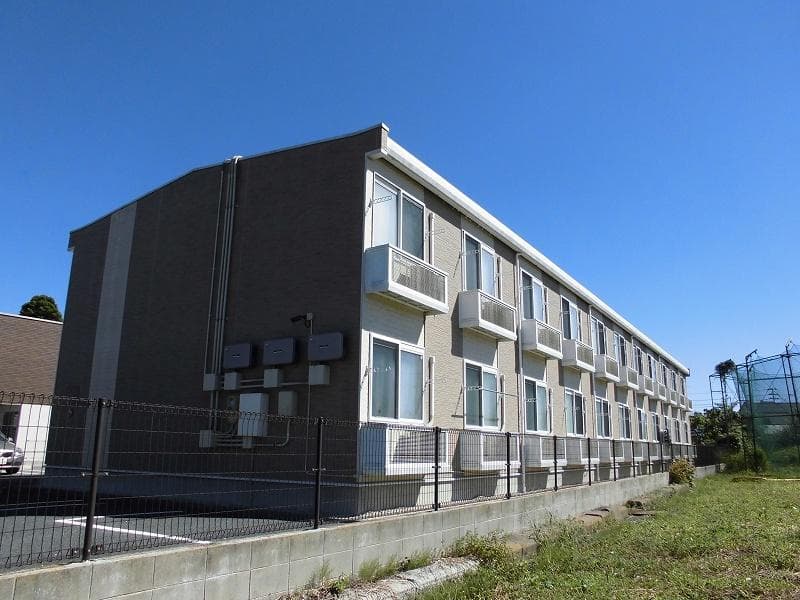 Main exterior of leopalace Uta no Sato