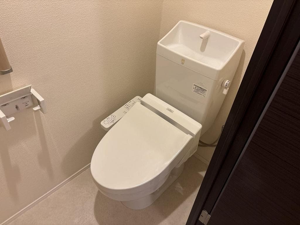 Room image 8