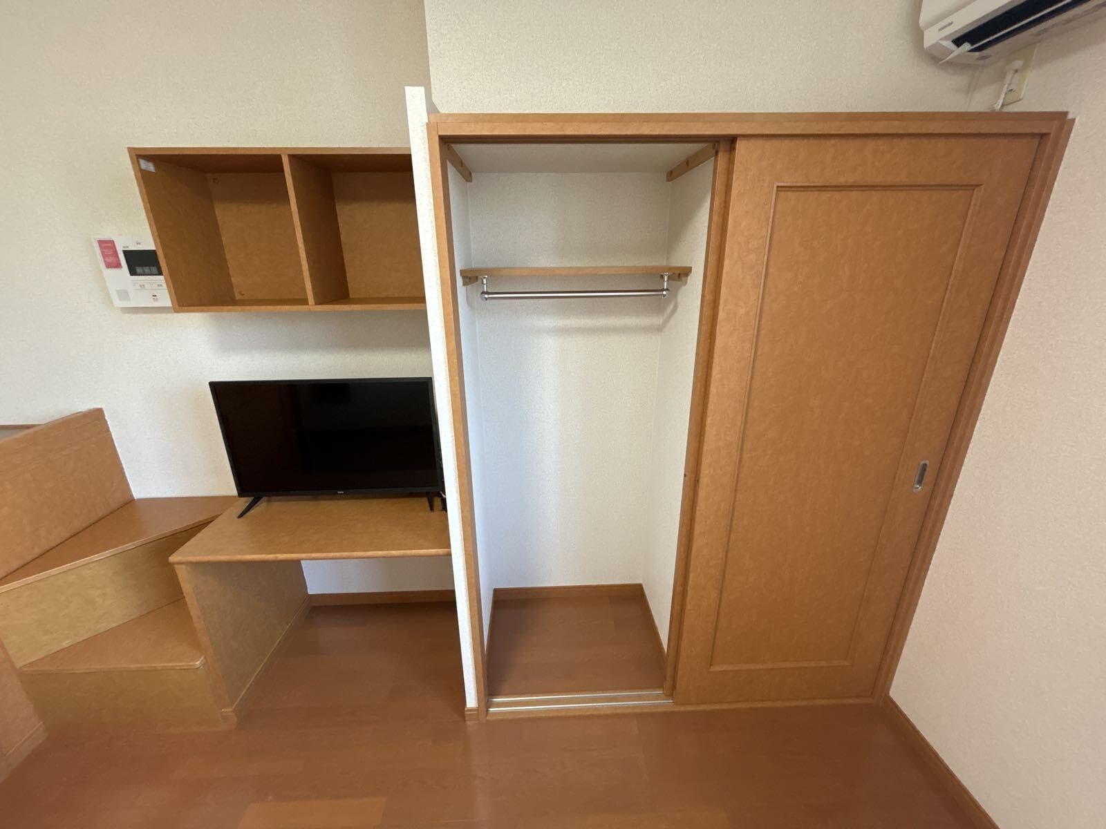 Room image 11