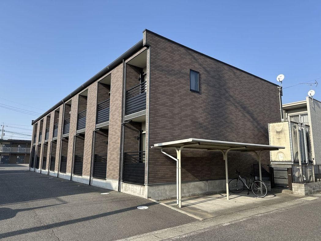 Main exterior of LEONEXT Iryo Higashi