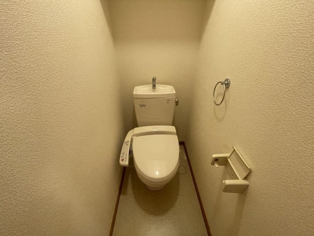 Room image 8