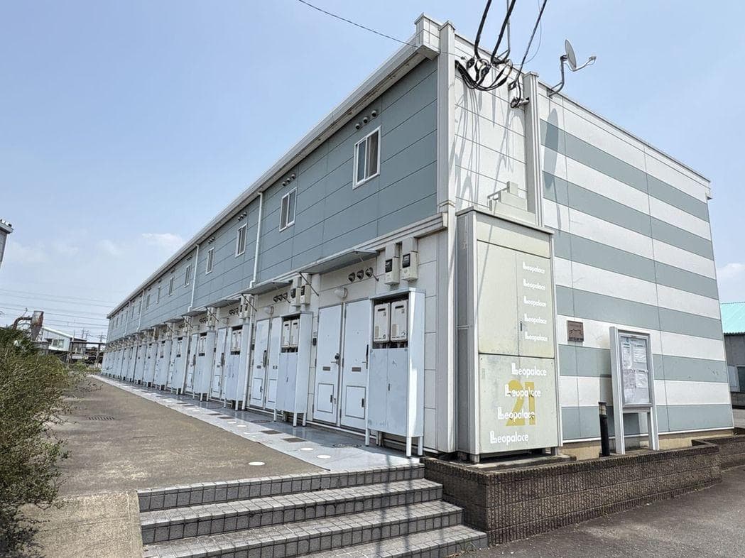 Main exterior of leopalace Sanjyota