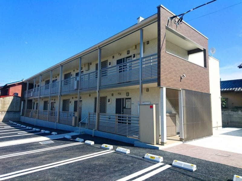 Main exterior of CLEINO Familiar