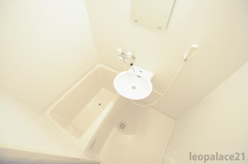 Room image 11