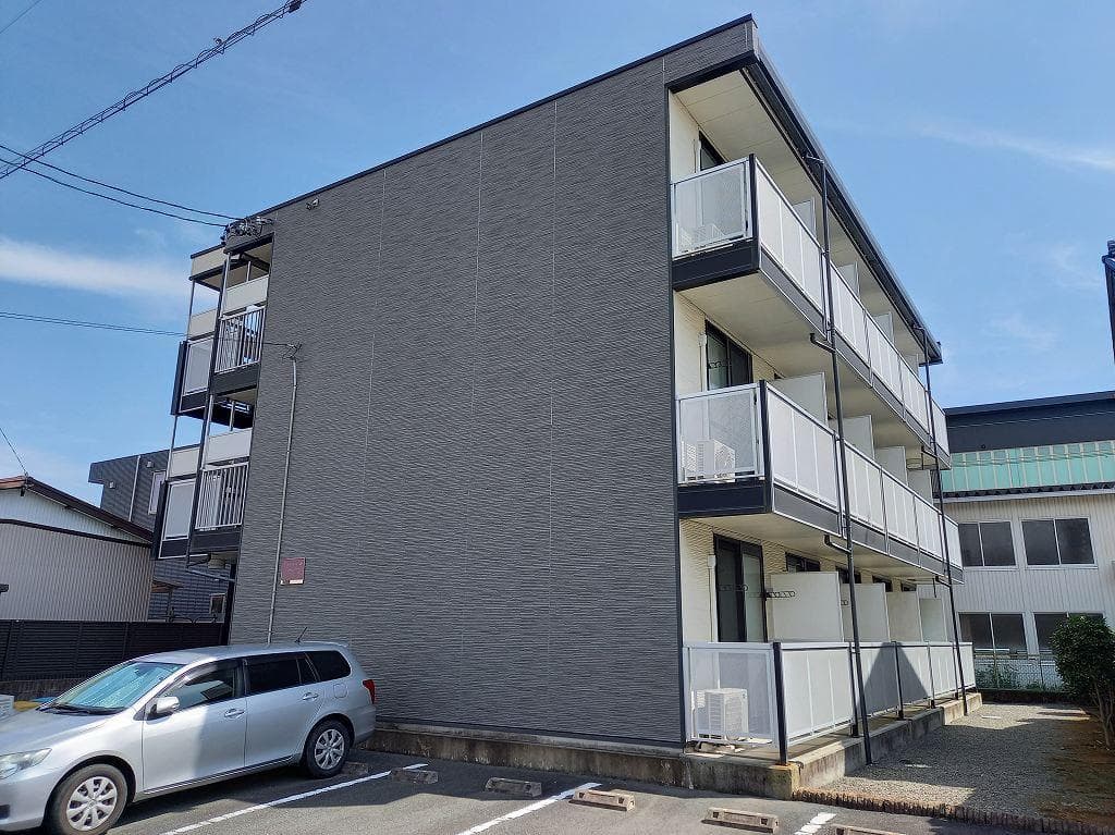Main exterior of leopalace Orange F