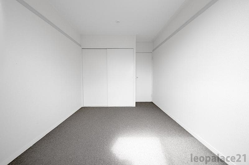 Room image 16